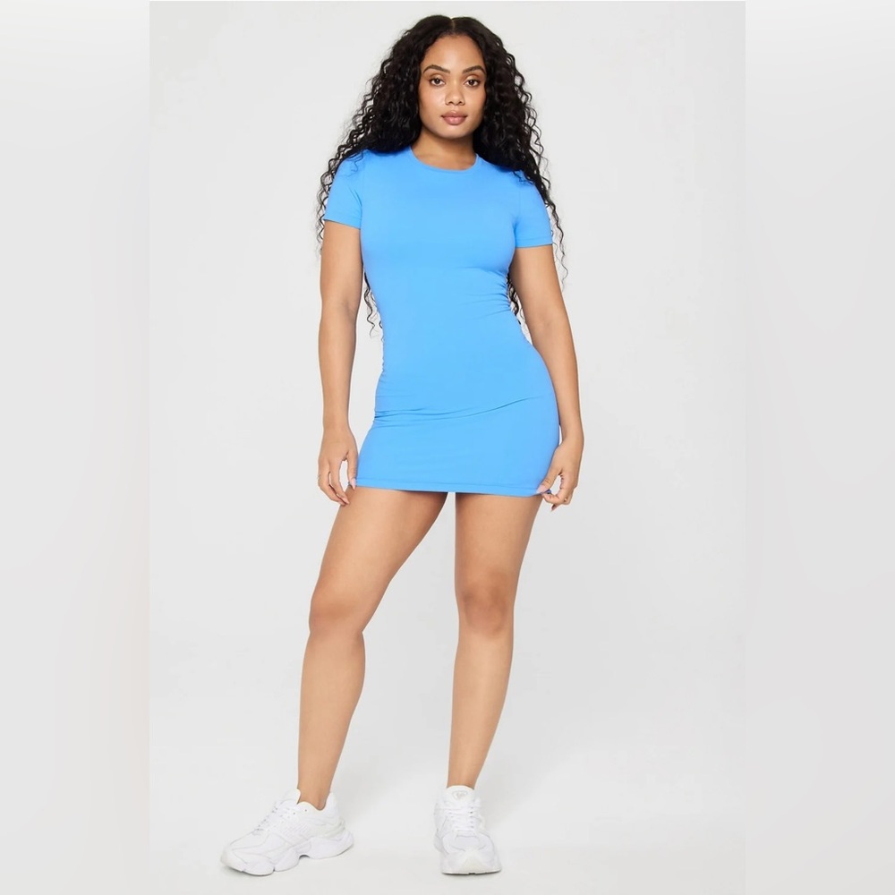 Fabletics Khloé K Seamless Short Sleeve Dress Women’s Size M Malibu Blue Neon